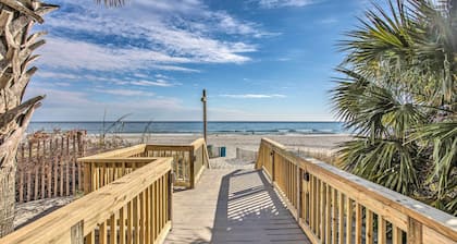 Beachfront Condo w/ Balcony & Pool in Myrtle Beach