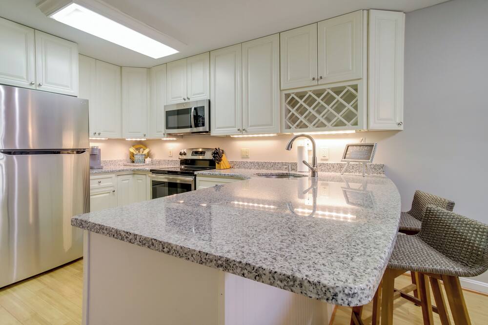 1/2 Mi to Ocean City Beach! Poolside Retreat