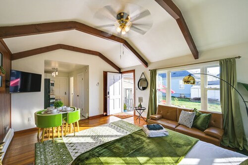 1 Mi to Downtown Salem: Studio w/ Fire Pit Access