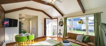 1 Mi to Downtown Salem: Studio w/ Fire Pit Access