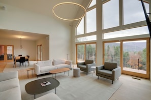 House (6 Bedrooms) | Interior
