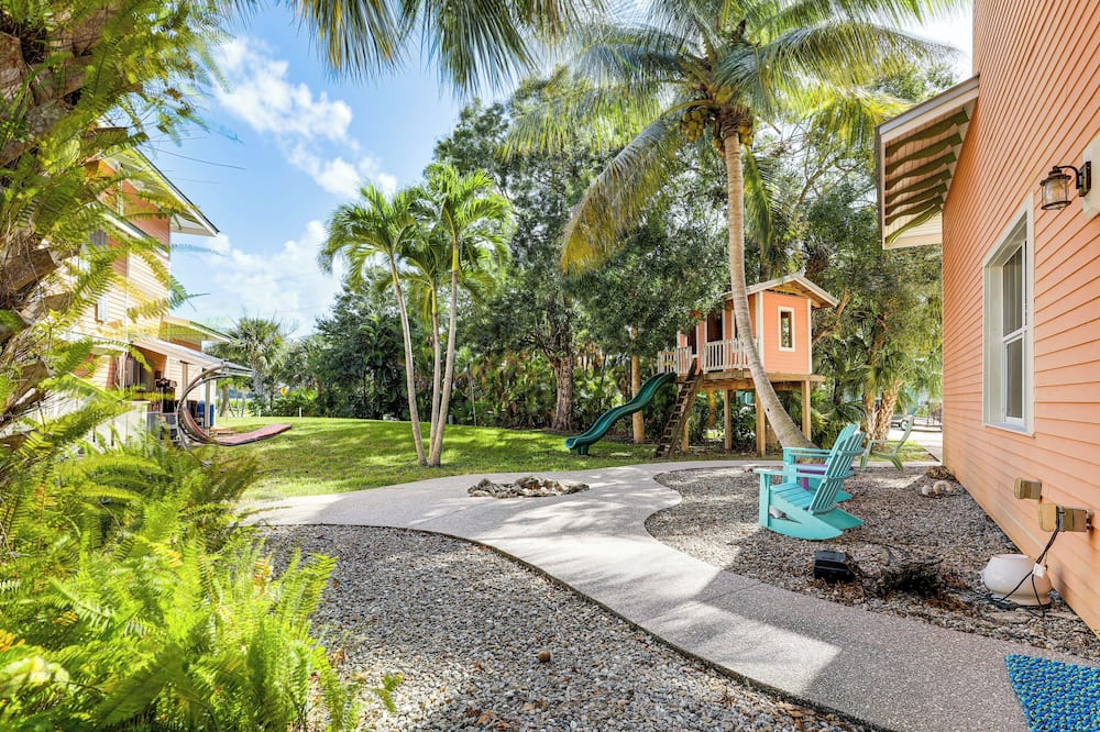 Palm City Home w/ Pool & Florida Room - Near Golf - Port Salerno, FL