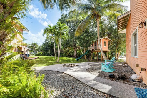 Palm City Home w/ Pool & Florida Room - Near Golf