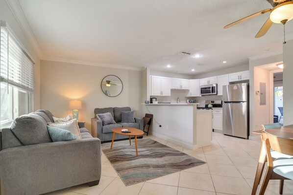 Apartment (1 Bedroom) | Living area