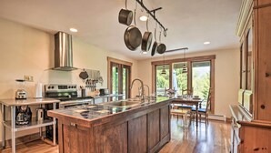 Private kitchen - 'bella Mattina:' 10 Acres w/ Beautiful Views! (Berkeley Springs)
