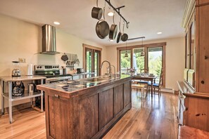 Microwave, oven, stovetop, dishwasher - 'bella Mattina:' 10 Acres w/ Beautiful Views! (Berkeley Springs)