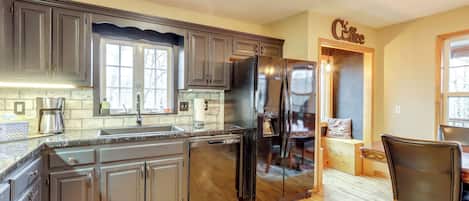 House (4 Bedrooms) | Interior