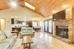 House (4 Bedrooms) | Interior