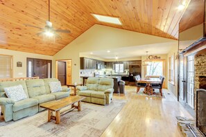 House (4 Bedrooms) | Interior