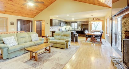 Marble Vacation Rental w/ Hot Tub & Fire Pit