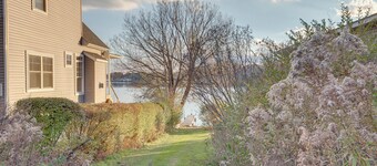 Cozy Pennsylvania Home w/ Fire Pit & Dock Access!