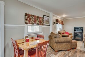 Interior - Cozy Pennsylvania Home w/ Fire Pit & Dock Access! (Carbondale)