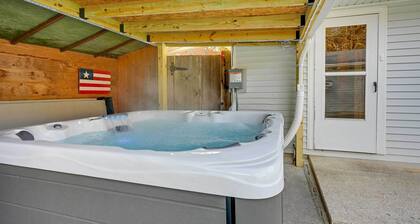 Lovely Au Gres Cottage w/ Hot Tub: Walk to Beach!