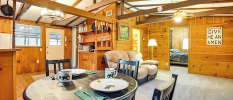 House (2 Bedrooms) | Interior