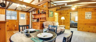 Peaceful Warne Cabin: Fenced Yard & Screened Porch