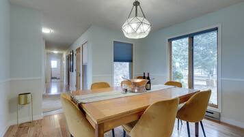 House (5 Bedrooms) | Interior