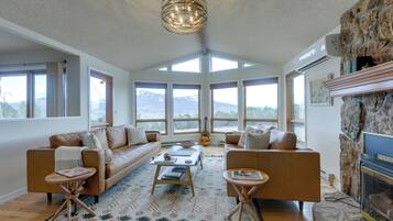 House (5 Bedrooms) | Interior