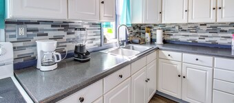 Cozy Bladen Countryside Hideaway w/ Fire Pit!