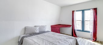 Cozy Bladen Countryside Hideaway w/ Fire Pit!