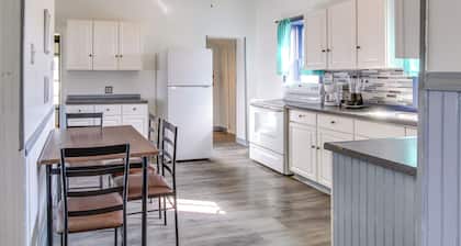 Cozy Bladen Countryside Hideaway w/ Fire Pit!