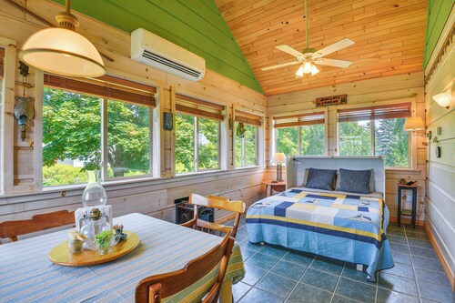 Warm & Cozy Clayton Cabin Near St Lawrence River!