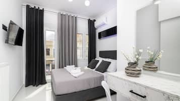 3 bedrooms, Egyptian cotton sheets, premium bedding, blackout curtains