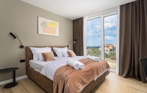 4 bedrooms, iron/ironing board, travel crib, free WiFi