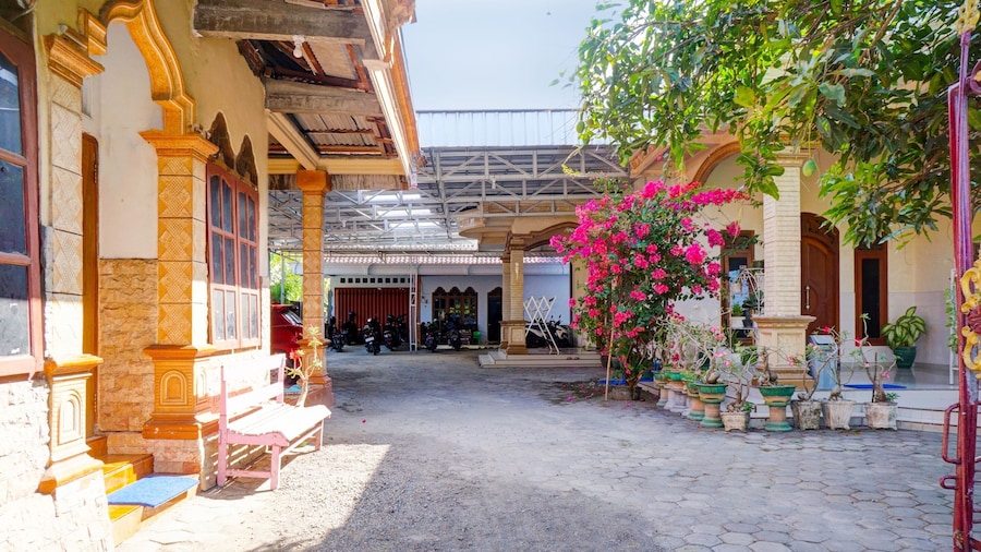 OYO Life 92918 Rumah Kost Arrahma Syariah