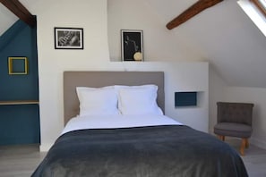 1 chambre, bureau, chambres insonorisées, fer et planche à repasser