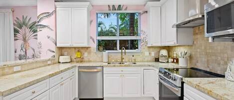 Highchair, cookware/dishes/utensils