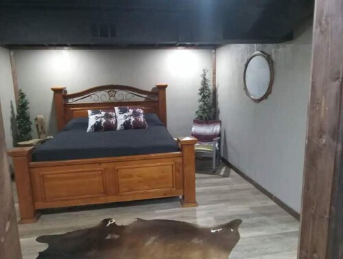 Country's Charm Basement Apt.