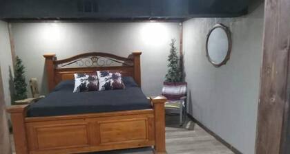 Country's Charm Basement Apt.