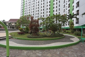 Exterior - OYO Life 93008 Pelangi Coliving (Tangerang)