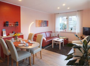 TV, DVD player, books, stereo - 5 star holiday apartment “Am Mönkeberg” in the Weserbergland (Emmerthal)