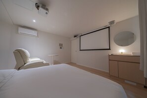 Habitación Premier doble | Ropa de cama de alta calidad y decoración individual