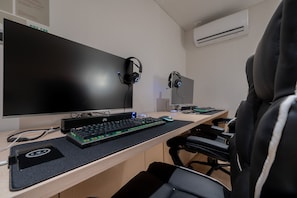 Habitación doble urbana | Ropa de cama de alta calidad y decoración personalizada