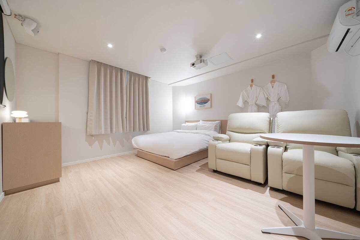 MOVIE | Ropa de cama de alta calidad, wifi gratis, decoración individual