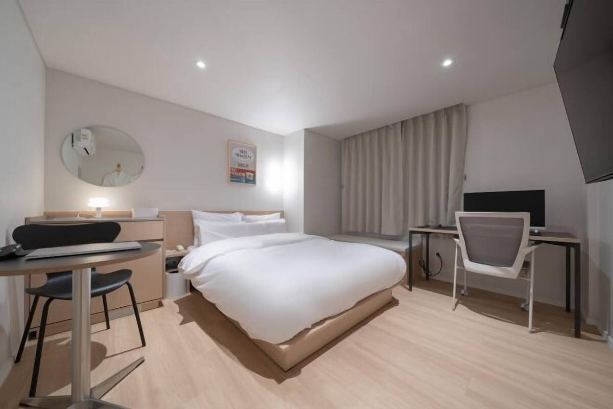 Ropa de cama de alta calidad, wifi gratis, decoración individual