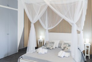 Minibar, bureau, chambres insonorisées, draps fournis