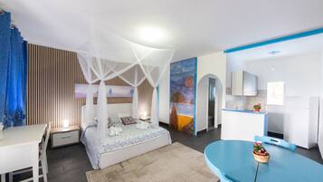 2 bedrooms, minibar, desk, soundproofing