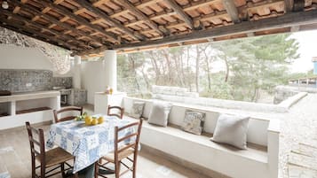 Standard Studio | Minibar, desk, soundproofing, bed sheets