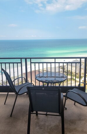 Property grounds - May 29-June 4 Now Open* Golf Cart* Directly On Beach*Tiki Bar*Large Pool*Hot Tub (Miramar Beach)