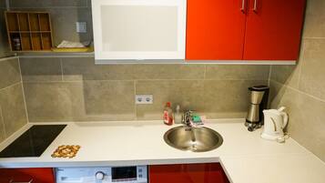 Fridge, microwave, stovetop, coffee/tea maker