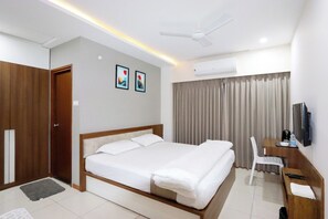 غرفة ديلوكس مزدوجة | ملاءات من القطن المصري وأغطية فراش متميزة وألحفة محشوة بالريش