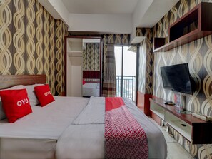 Deluxe Double Room | 1 bedroom, bed sheets