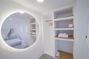 Ropa de cama hipoalergénica, minibar y cortinas blackout 