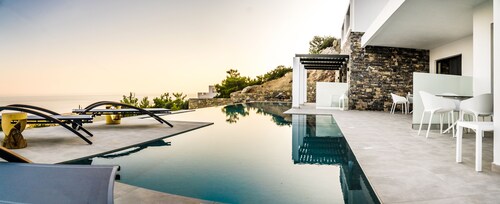 Villa Daniela Apartments with pool and seaview
