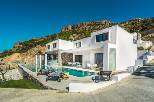 Villa Daniela Apartments with pool and seaview