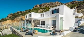 Villa Daniela Apartments with pool and seaview