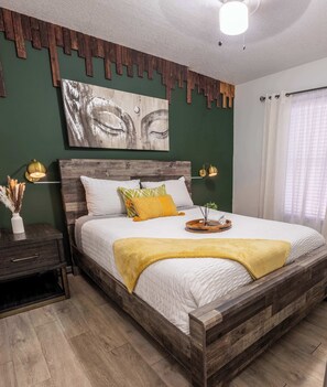 4 bedrooms, desk, iron/ironing board, travel cot - Upscale 4 BR Ybor Hse with Outdoor Living Space (Tampa)